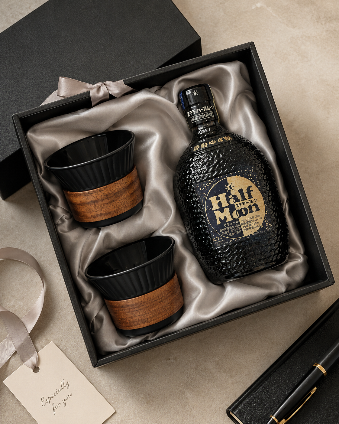 Half Moon gift box with containment
