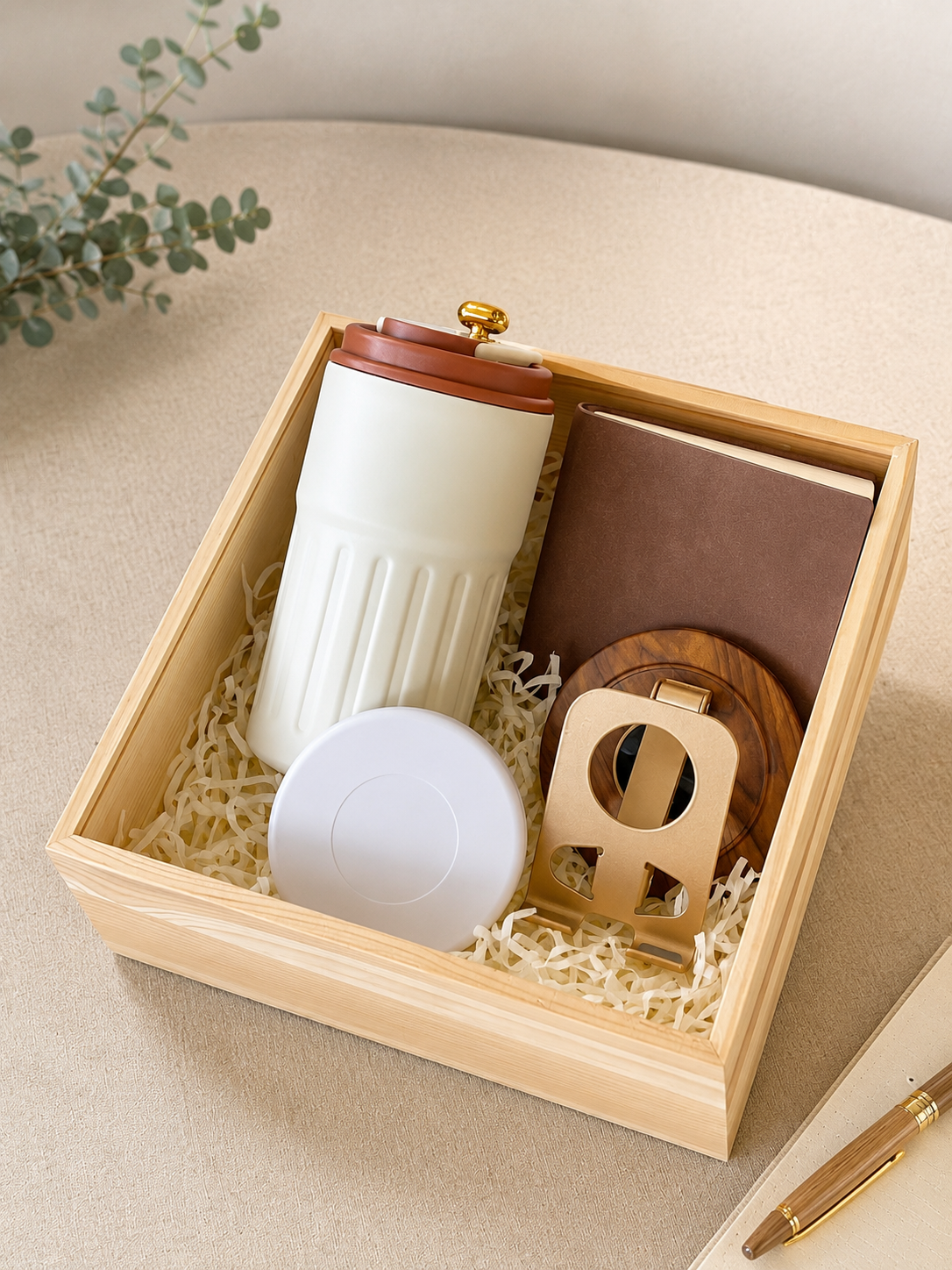 New Journey gift box with containments